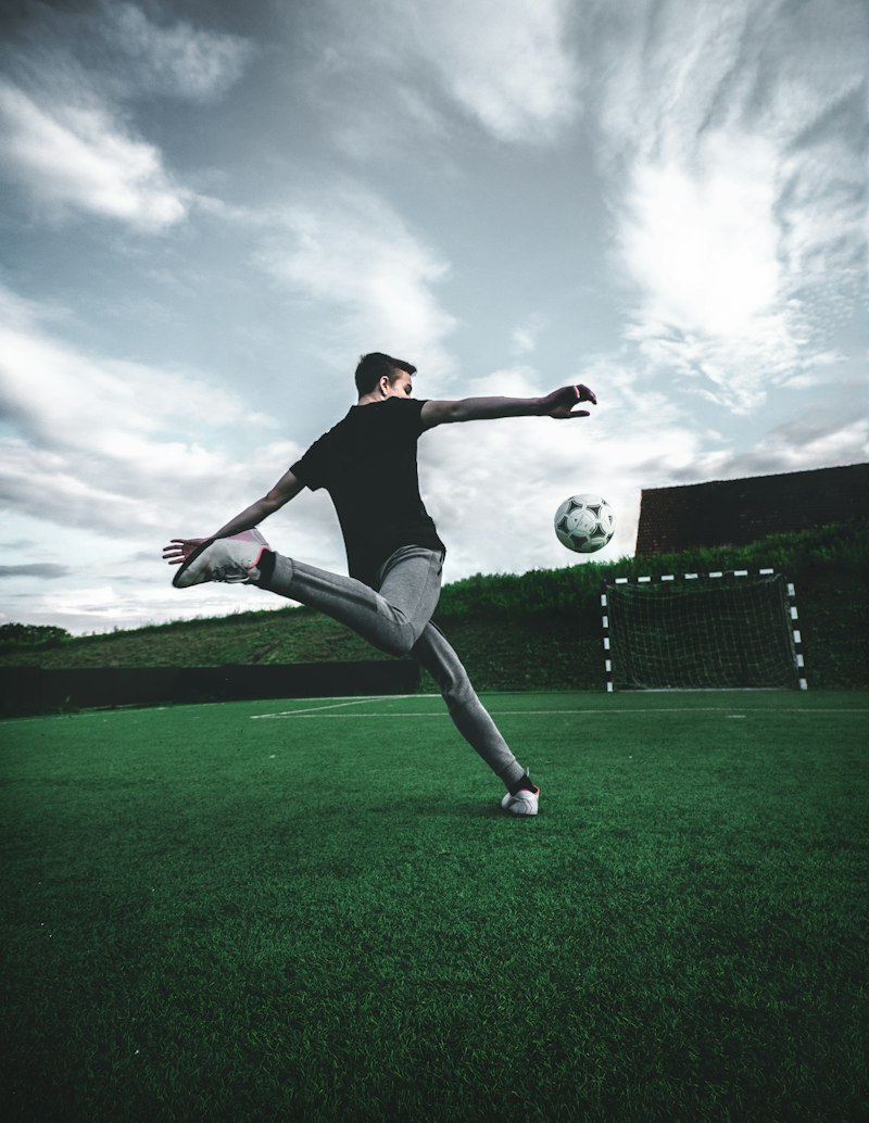 Futbol topu ve bahis kuponu